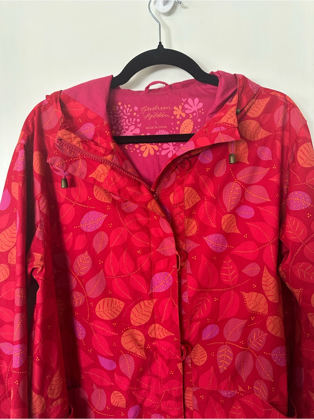 Gudrun Sjoden Red Fuschia Leaf-Print Organic Cotton Hooded Raincoat Size S - Picture 3 of 7